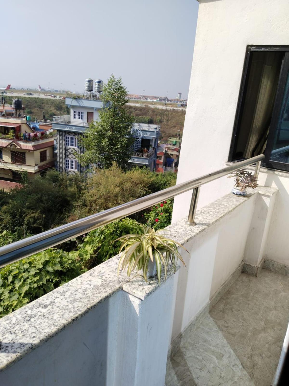 Kathmandu Airport View Hotel And Lodge Zewnętrze zdjęcie